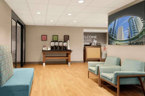 Hampton Inn Houston Hobby Airport — photo 9