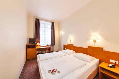 Hotel Ahl Meerkatzen — hotel room