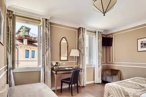 Hotel Nuovo Teson — hotel room