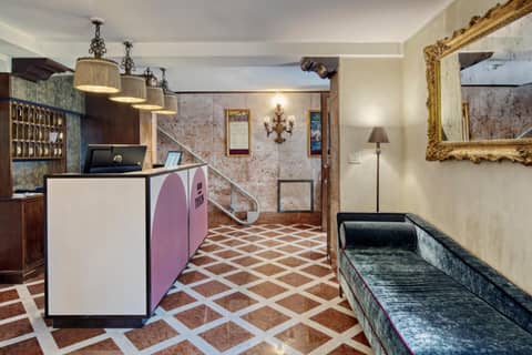 Hotel Nuovo Teson — recepcion & lobby