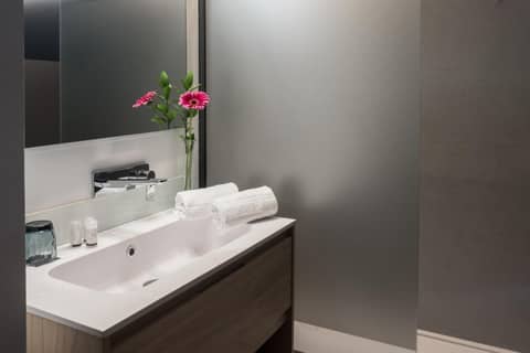 Moontels Valencia Alameda 41 — bathroom