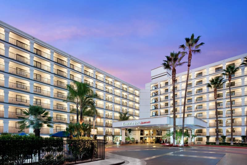 Fairfield by Marriott Anaheim Resort — building