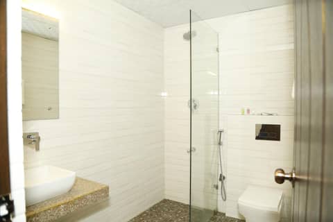 Hotel Yukhang — bathroom