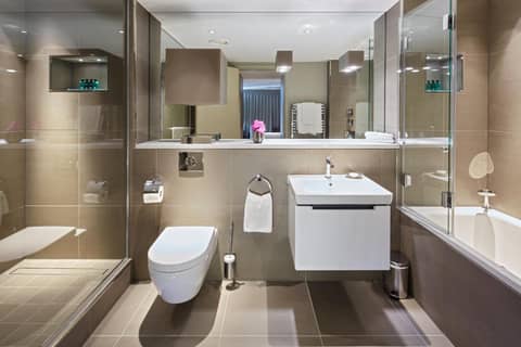 Cheval Three Quays at The Tower of London — bathroom