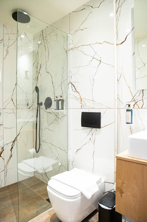 Ciel Living Athens — bathroom