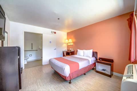 Motel 6 San Antonio, Tx Six Flags Fiesta TX - La Cantera Area — photo 6