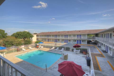 Motel 6 San Antonio, Tx Six Flags Fiesta TX - La Cantera Area — photo 7