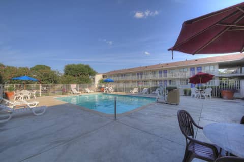 Motel 6 San Antonio, Tx Six Flags Fiesta TX - La Cantera Area — photo 8