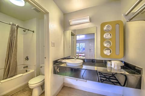 Motel 6 San Antonio, Tx Six Flags Fiesta TX - La Cantera Area — photo 9
