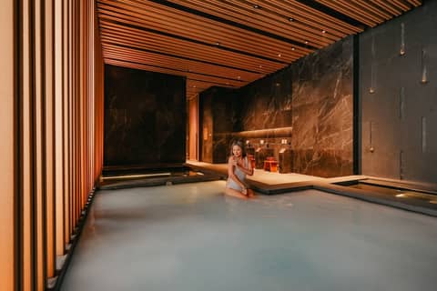SILQ Hotel And Residence — recepcion & lobby