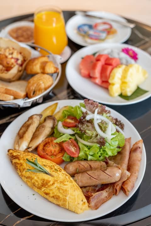 SILQ Hotel And Residence — dining