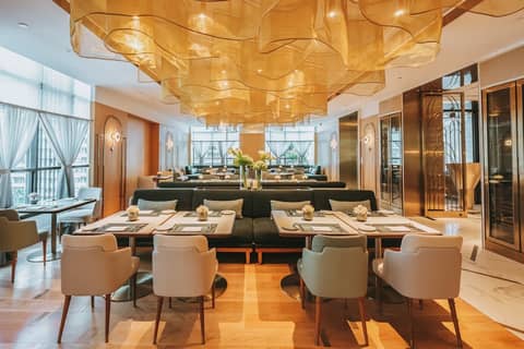 SILQ Hotel And Residence — dining