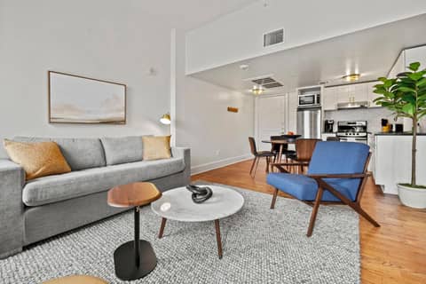 The Maverick, powered by Placemakr - River Walk — hotel room