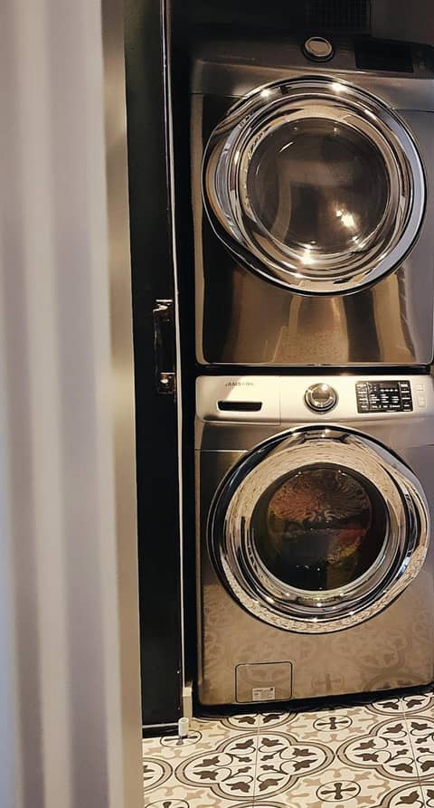 The Maverick, powered by Placemakr - River Walk — kitchen