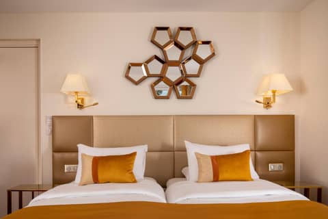 Hotel De Suede Saint Germain — hotel room