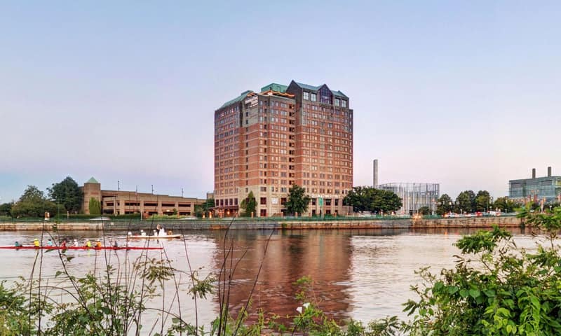 DoubleTree Suites by Hilton Hotel Boston - Cambridge — building