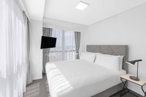Meriton Suites Adelaide Street, Brisbane — photo 9