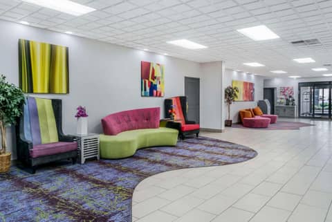 Quality Inn & Suites Livonia - Detroit — photo 5