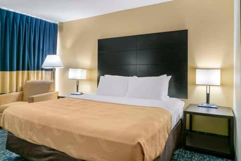 Quality Inn & Suites Livonia - Detroit — photo 6