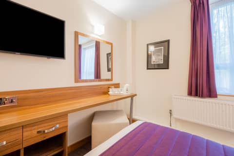 Quality Hotel Hampstead — hotel room