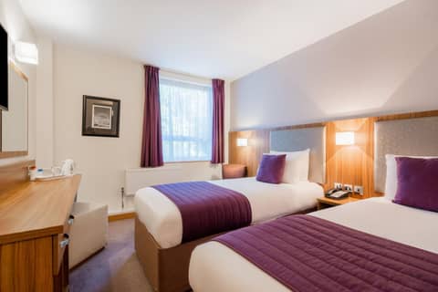 Quality Hotel Hampstead — hotel room