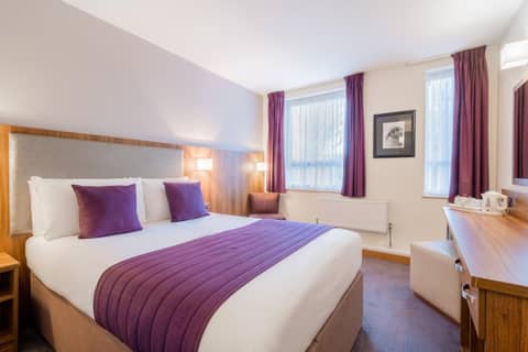 Quality Hotel Hampstead — hotel room