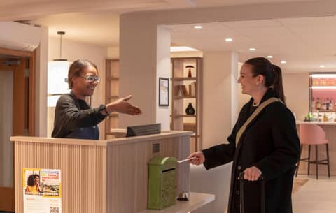 Quality Hotel Hampstead — hotel reception