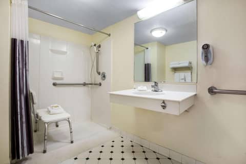 La Quinta Inn by Wyndham Austin Capitol / Downtown — photo 9