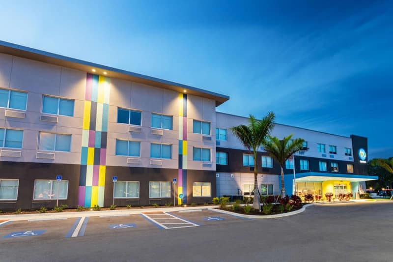 Tru By Hilton Bradenton I-75, FL — building