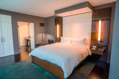 Hotel Beaux Arts, Autograph Collection — hotel room
