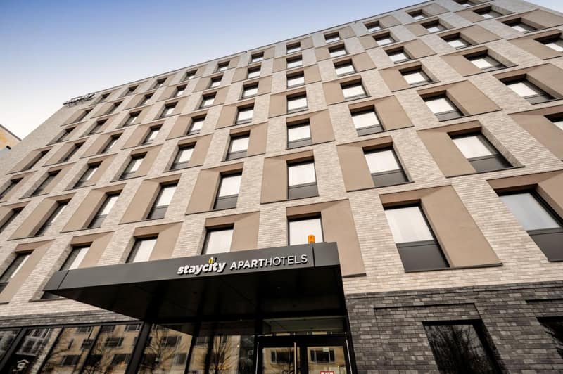Staycity Aparthotels Frankfurt Airport — building