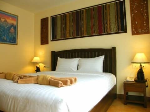 The Red Balcony Inn — hotel room