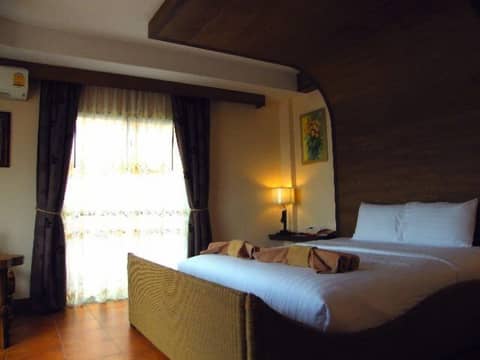 The Red Balcony Inn — hotel room