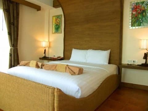 The Red Balcony Inn — hotel room
