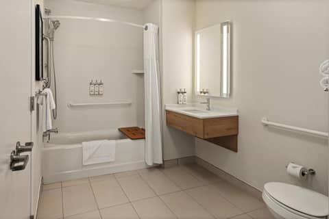 Staybridge Suites Minneapolis-Bloomington by IHG — bathroom