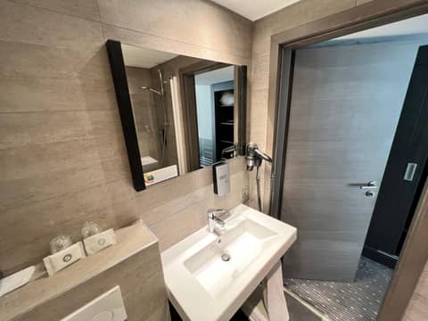 Best Western Hotel Royal Centre — bathroom