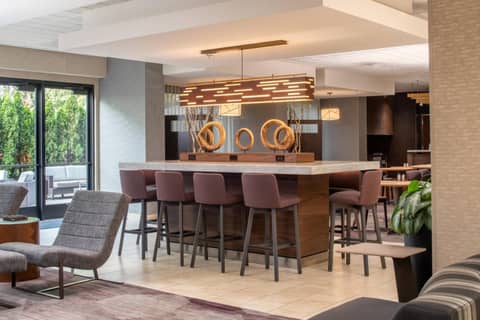 Courtyard by Marriott Portland Airport — dining