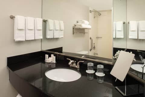 Courtyard by Marriott Portland Airport — bathroom