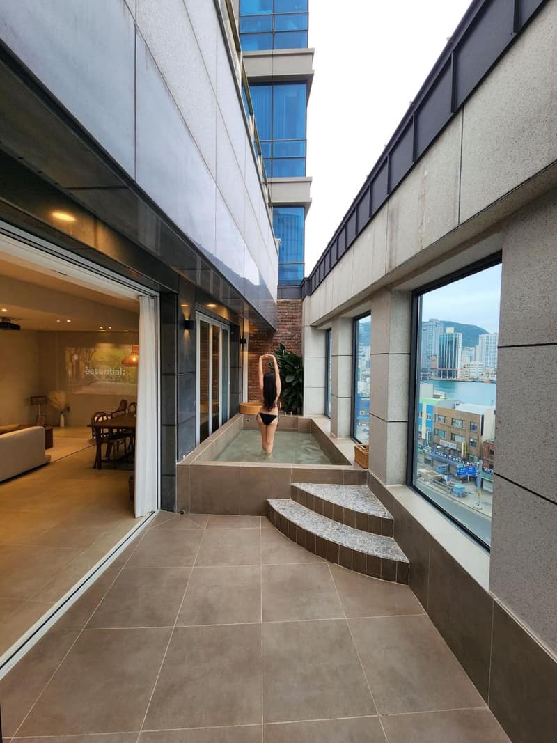 Poolvilla Gaon — balance & terrace