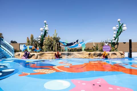 Pixar Place Hotel — recepcion & lobby