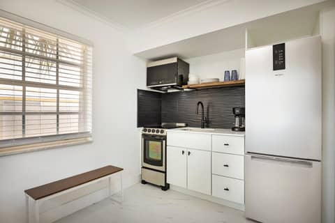 La Mer Suites — kitchen
