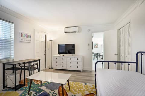 La Mer Suites — hotel room