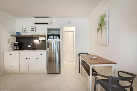 La Mer Suites — kitchen