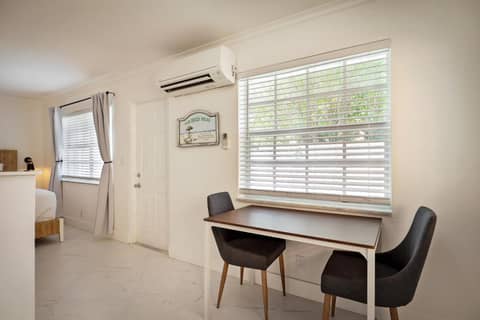 La Mer Suites — hotel room
