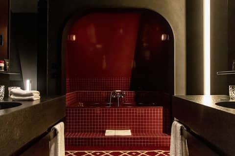 Experimental Marais — bathroom