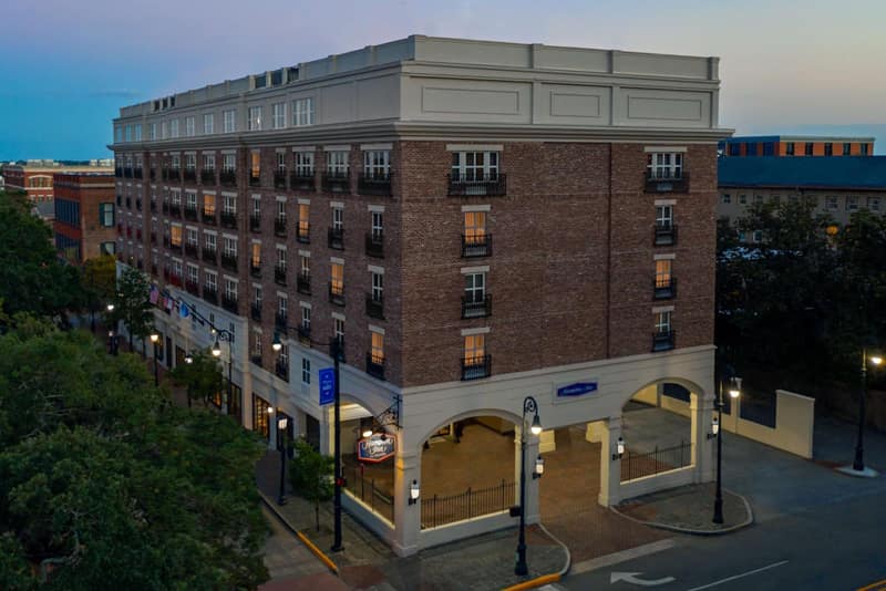 Hampton Inn Savannah Historic District — building