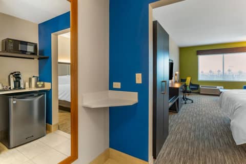 Holiday Inn Express & Suites - Phoenix Dwtn - State Capitol by IHG — photo 5