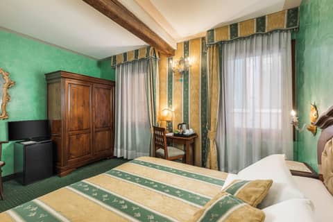 Hotel Marconi — hotel room