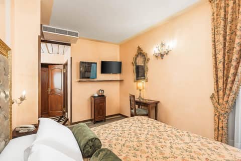 Hotel Marconi — hotel room