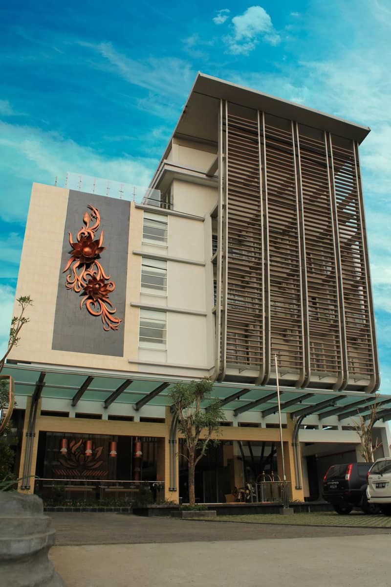 Crystal Lotus Hotel Yogyakarta — building